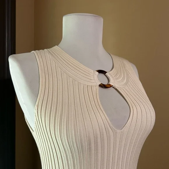 Cache Cream Silk Ribbed Tank Top with Keyhole Detail - Picture 2 of 6